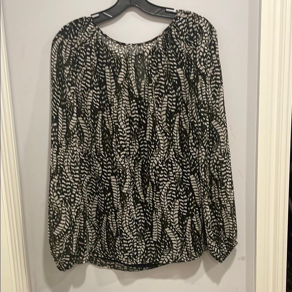 Black and White Patterned Women's Top